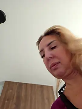 Snapshot of MariaRichi_ chatting on 28, 11, 2025 MariaRichi online show from 28, 11, 2025