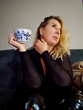 Snapshot of MariaRichi_ chatting on 3, 12, 2025 MariaRichi online show from 3, 12, 2025