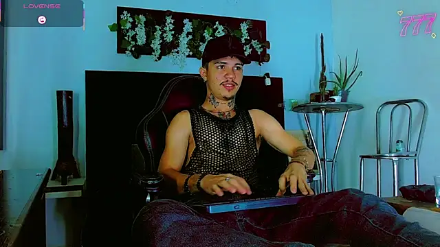 Snapshot of HannibalLester chatting on 4, 5, 2026 HannibalLester online show from 4, 5, 2026