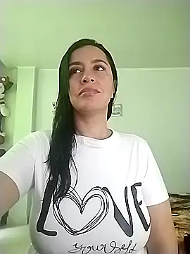 Snapshot of hailey85 chatting on 18, 10, 2025 hailey85 online show from 18, 10, 2025