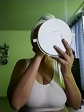 Snapshot of hailey85 chatting on 2, 11, 2025 hailey85 online show from 2, 11, 2025