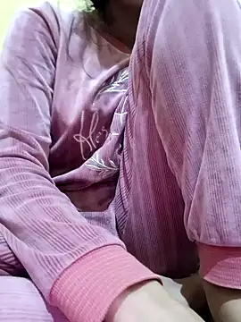 Snapshot of yasima-39 chatting on 11, 1, 2025 yasima-39 online show from 11, 1, 2025