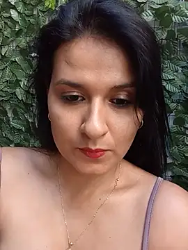 Snapshot of elena_jonees chatting on 8, 7, 2026 elena jonees online show from 8, 7, 2026