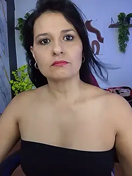 Snapshot of elena_jonees chatting on 13, 7, 2026 elena jonees online show from 13, 7, 2026