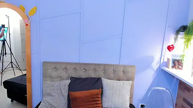 Snapshot of nathalie_rossel chatting on 19, 9, 2025 nathalie rossel online show from 19, 9, 2025