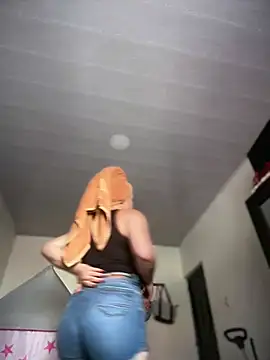 Naiara Sex  online show from 21, 6, 2026