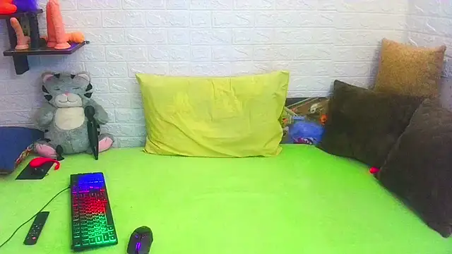 RedHousewife online show from 19, 2, 2025