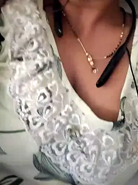 Snapshot of lovelyruhi chatting on 4, 12, 2024 lovelyruhi online show from 4, 12, 2024