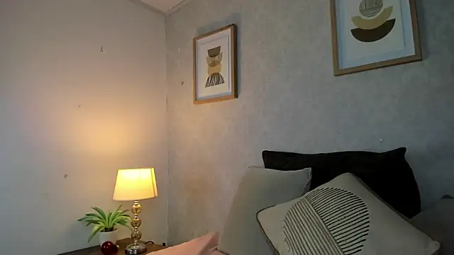 Snapshot of Caroline_dh chatting on 14, 11, 2025 Caroline dh online show from 14, 11, 2025