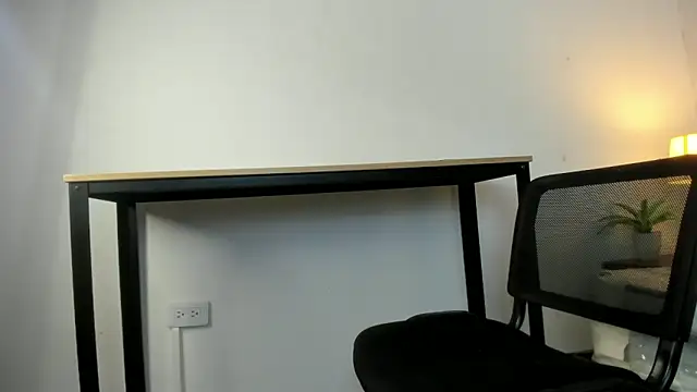 Caroline dh online show from 8, 4, 2026