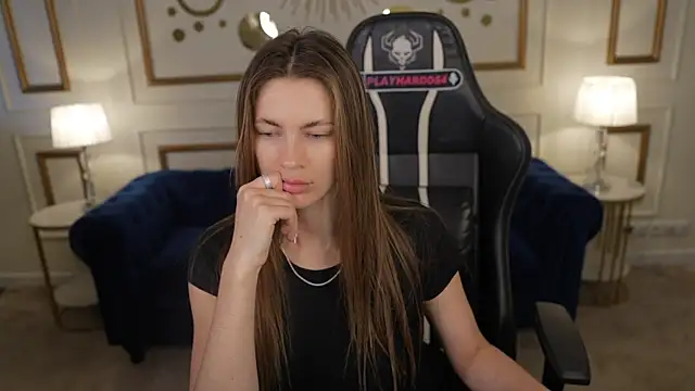 Julia  Star  online show from 9, 7, 2026