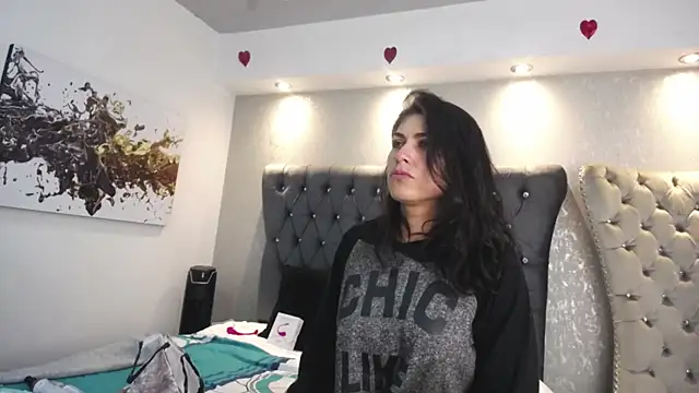 Melodi Roux online show from 4, 3, 2025