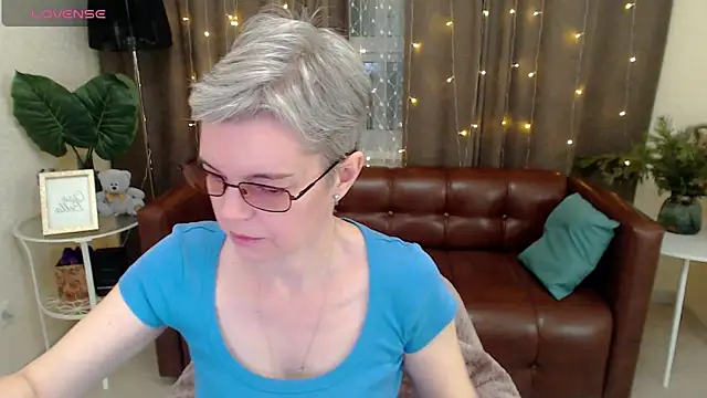 Cutie Erikaa1 online show from 27, 12, 2024
