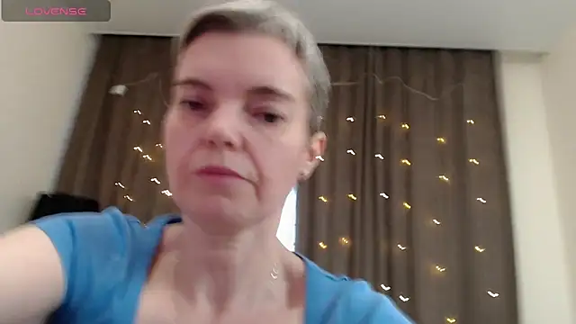 Cutie Erikaa1 online show from 28, 12, 2024