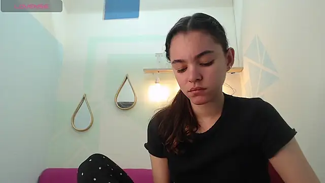 Mia-kalinfa online show from 4, 2, 2025