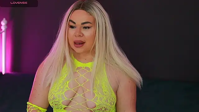 Snapshot of MissLilaa chatting on 11, 12, 2024 MissLilaa online show from 11, 12, 2024