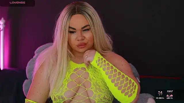 Snapshot of MissLilaa chatting on 11, 12, 2024 MissLilaa online show from 11, 12, 2024