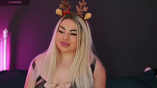 Snapshot of MissLilaa chatting on 14, 12, 2024 MissLilaa online show from 14, 12, 2024