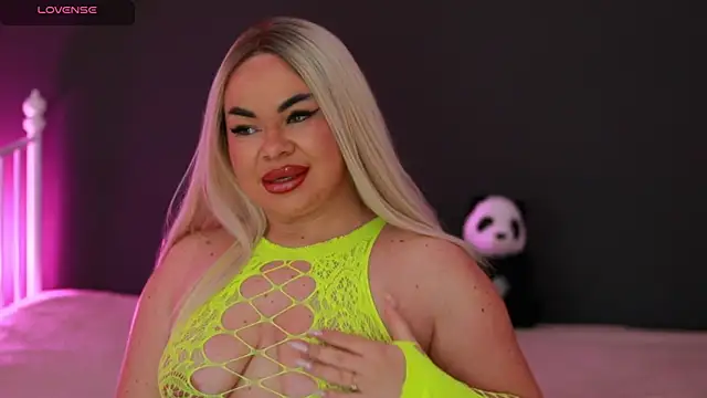 Snapshot of MissLilaa chatting on 17, 12, 2024 MissLilaa online show from 17, 12, 2024