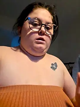 Snapshot of Tallulah-mae-xoxox chatting on 18, 12, 2025 Tallulah-mae-xoxox online show from 18, 12, 2025