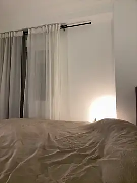 Snapshot of IamCrystal2 chatting on 25, 11, 2025 IamCrystal2 online show from 25, 11, 2025