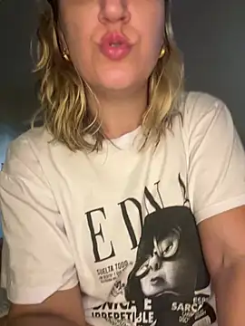 Snapshot of Bia_sexynovaes chatting on 3, 3, 2025 Bia sexynovaes online show from 3, 3, 2025