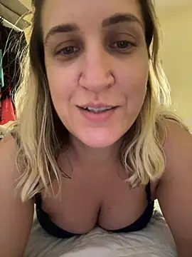 Snapshot of Bia_sexynovaes chatting on 9, 11, 2025 Bia sexynovaes online show from 9, 11, 2025