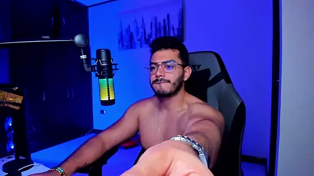 Snapshot of BrunoD31 chatting on 13, 10, 2025 BrunoD31 online show from 13, 10, 2025