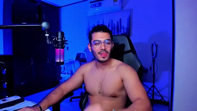 Snapshot of BrunoD31 chatting on 13, 11, 2025 BrunoD31 online show from 13, 11, 2025