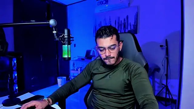 Snapshot of BrunoD31 chatting on 2, 12, 2025 BrunoD31 online show from 2, 12, 2025