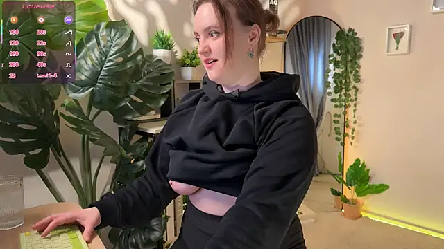 Lella Ryann  online show from 10, 4, 2026