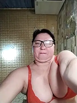 Snapshot of Holly-69 chatting on 5, 6, 2026 Holly-69 online show from 5, 6, 2026