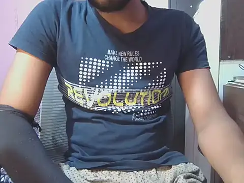 KissesBoyAD online show from 18, 9, 2025