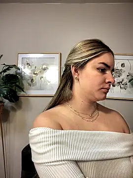 imlindapink online show from 8, 9, 2025