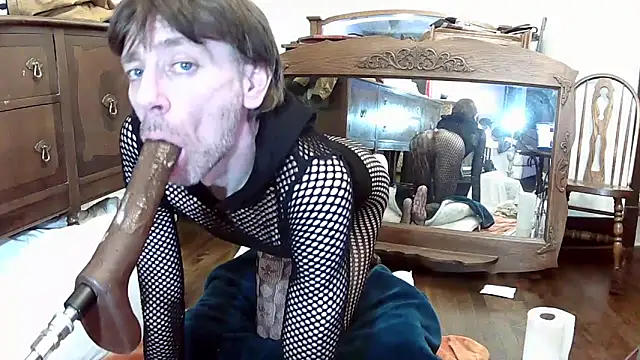 Snapshot of MaxJr8008 chatting on 3, 11, 2025 MaxJr8008 online show from 3, 11, 2025