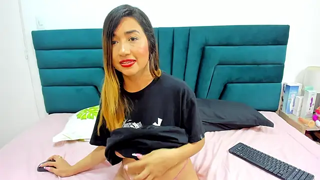 Snapshot of LisaWhite_ chatting on 4, 3, 2025 LisaWhite online show from 4, 3, 2025