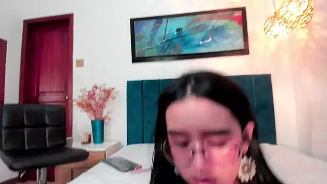 Snapshot of LaraGoldd chatting on 19, 2, 2025 LaraGoldd online show from 19, 2, 2025