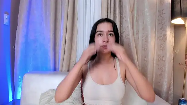 Snapshot of LaraGoldd chatting on 23, 10, 2025 LaraGoldd online show from 23, 10, 2025