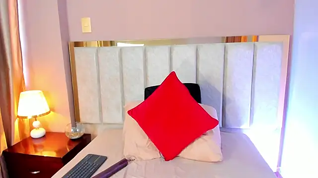 Snapshot of LaraGoldd chatting on 31, 10, 2025 LaraGoldd online show from 31, 10, 2025