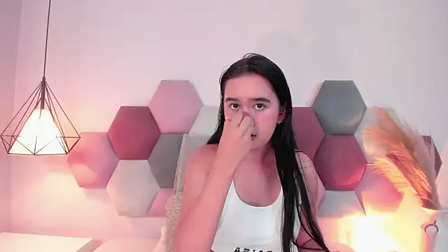 Snapshot of LaraGoldd chatting on 14, 11, 2025 LaraGoldd online show from 14, 11, 2025