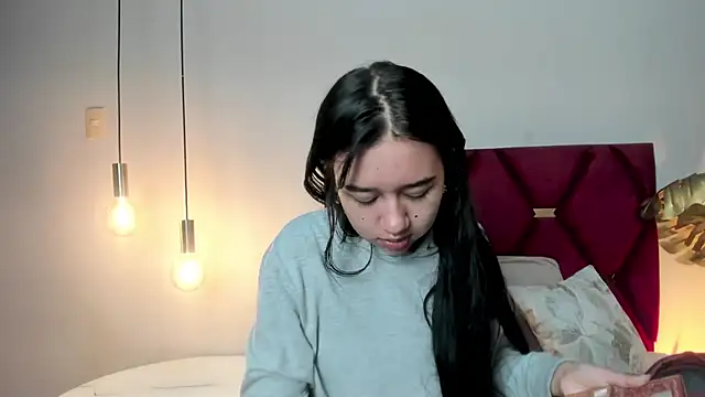 Snapshot of LaraGoldd chatting on 23, 11, 2025 LaraGoldd online show from 23, 11, 2025