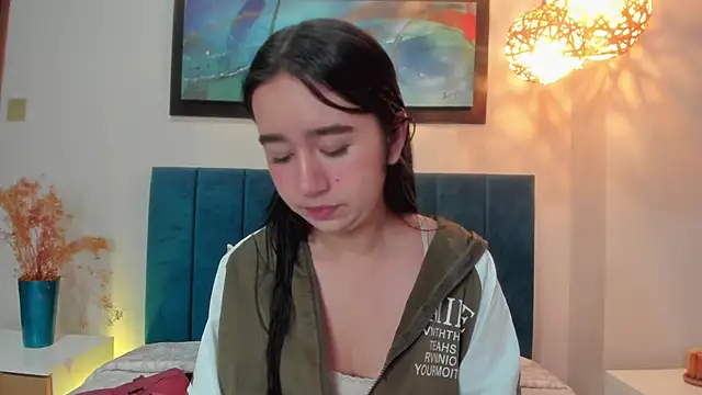 Snapshot of LaraGoldd chatting on 28, 11, 2025 LaraGoldd online show from 28, 11, 2025