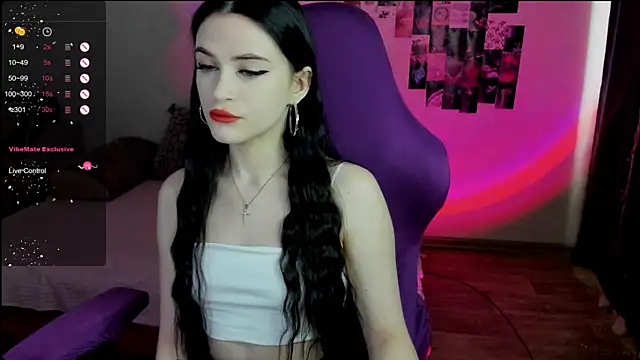 Snapshot of Molly_Crystall chatting on 7, 3, 2025 Molly Crystall online show from 7, 3, 2025