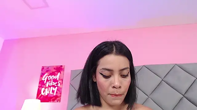 SaraSchmitt online show from 8, 3, 2025