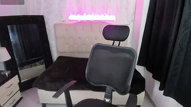 Strella ferrera online show from 5, 10, 2025