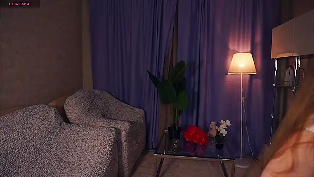 EsmaCarll online show from 10, 1, 2025