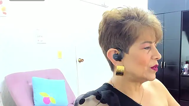 Snapshot of Angelina_Stone_65 chatting on 27, 9, 2025 Angelina Stone 65 online show from 27, 9, 2025