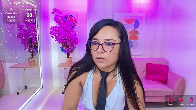 Snapshot of Tiara_rr chatting on 21, 10, 2025 Tiara rr online show from 21, 10, 2025