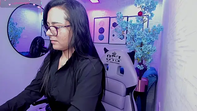 Tiara rr online show from 6, 1, 2026