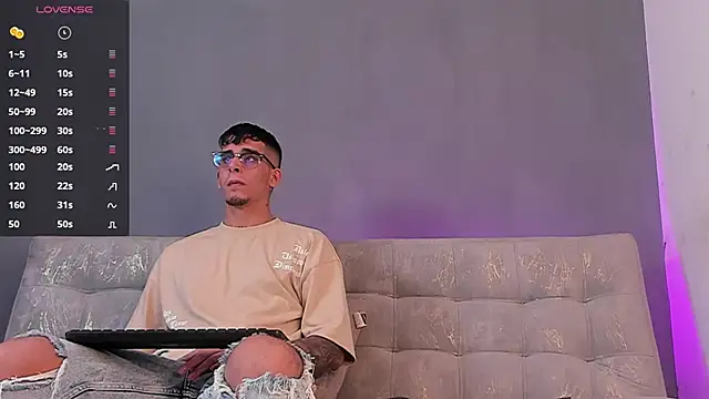 iamcamiloo  online show from 1, 1, 2025